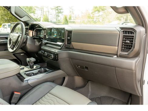 Used 2025 Chevrolet Silverado 1500 ZR2 AWD/4WD image 16