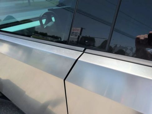 Used 2024 Tesla Cybertruck AWD Crew Cab image 19