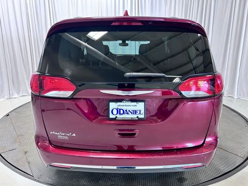 Used 2017 Chrysler Pacifica Touring-L Plus w/ Tire & Wheel Group image 30