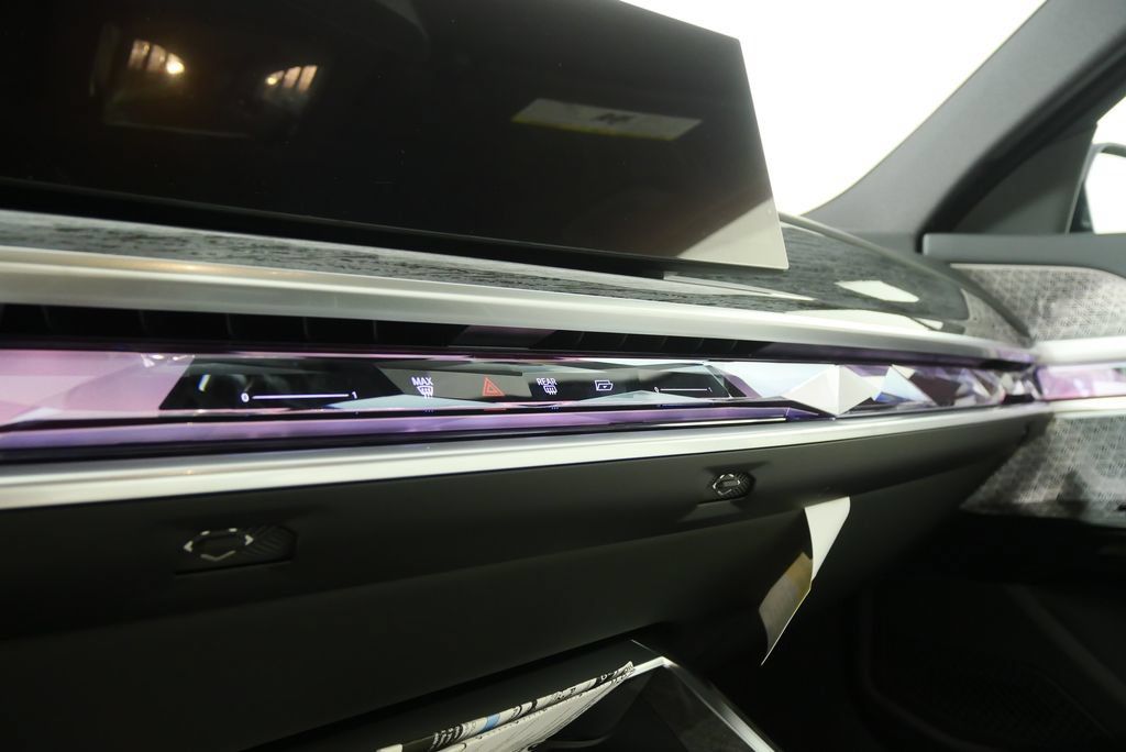 Used 2026 BMW 750e xDrive w/ Executive Package AWD/4WD image 22