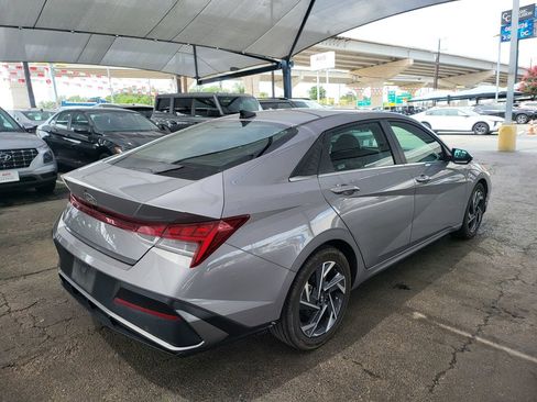Used 2025 Hyundai Elantra SEL FWD image 8