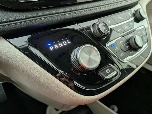 Used 2019 Chrysler Pacifica Limited FWD image 23