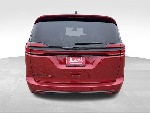 New 2026 Chrysler Pacifica Select w/ S Appearance Package image 4