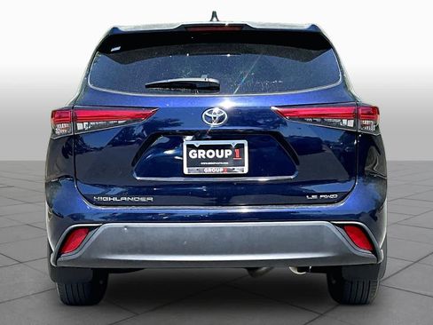 Used 2022 Toyota Highlander LE AWD/4WD image 5