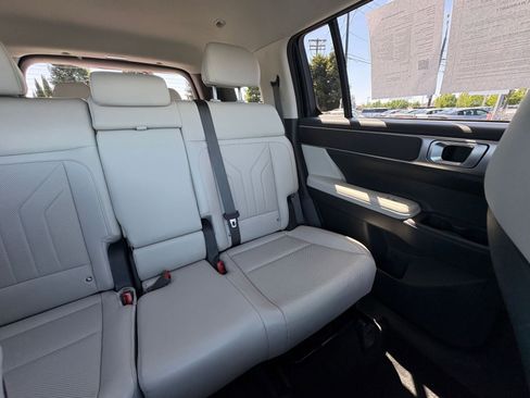 Used 2025 Hyundai Santa Fe SEL FWD image 41