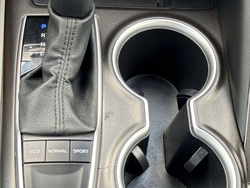 Used 2024 Toyota Camry LE w/ Convenience Package image 25