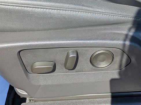 Used 2025 GMC Sierra 2500 SLT w/ SLT Convenience Package image 22