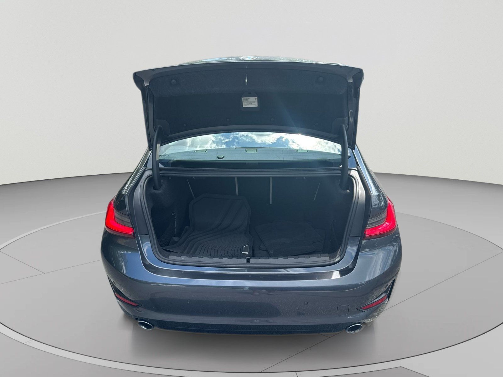 Used 2020 BMW 330i xDrive Sedan w/ Premium Package AWD/4WD image 28