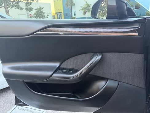 Used 2022 Tesla Model S image 19