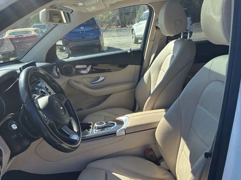 Used 2017 Mercedes-Benz GLC 300 4MATIC image 5
