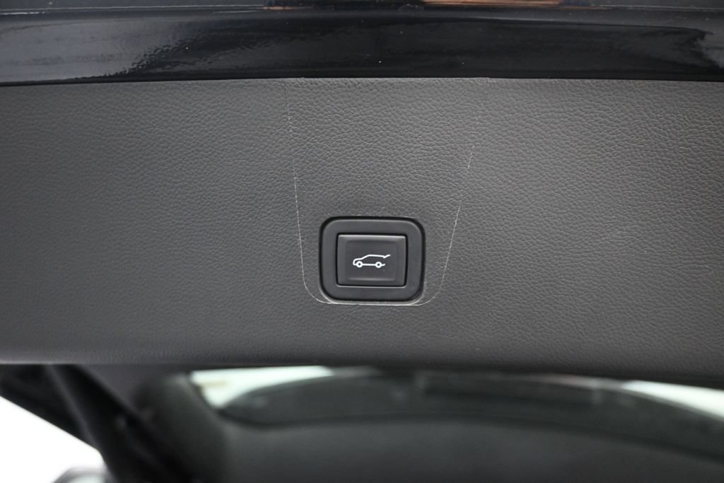 Used 2024 Chevrolet Traverse RS FWD image 17