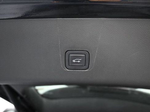 Used 2024 Chevrolet Traverse RS FWD image 17