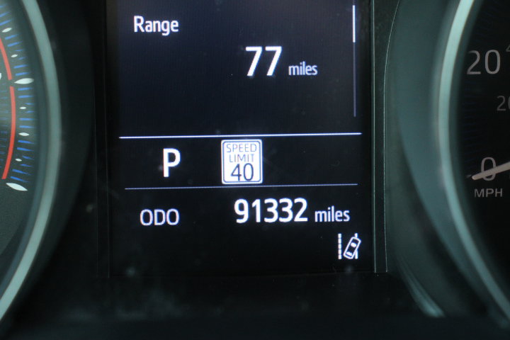 Used 2021 Toyota C-HR XLE FWD image 23