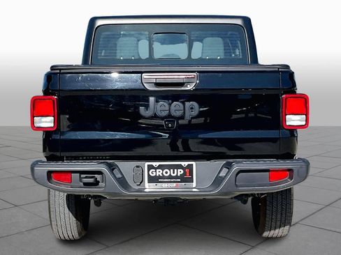 Used 2024 Jeep Gladiator Sport image 8