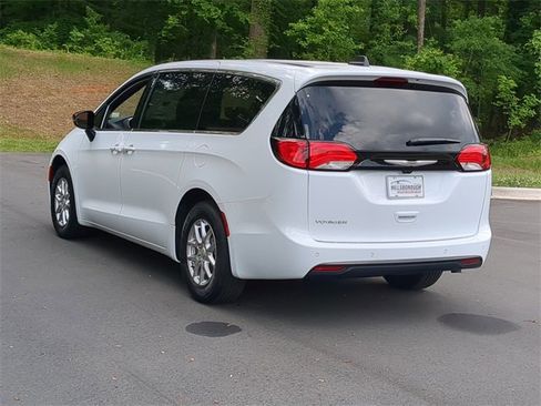 New 2025 Chrysler Voyager LX image 11