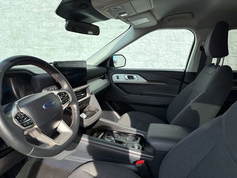Used 2025 Ford Explorer Active image 36