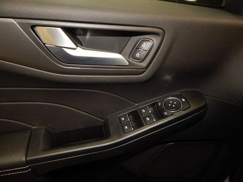 Used 2025 Ford Escape SE image 15