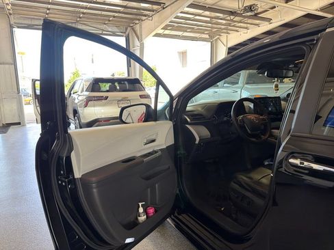 Used 2023 Toyota Sienna XSE w/ XSE Plus Package AWD/4WD image 5