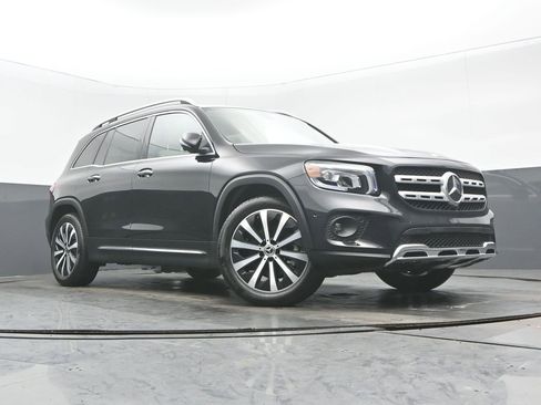 Used 2020 Mercedes-Benz GLB 250 4MATIC w/ Premium Package image 29