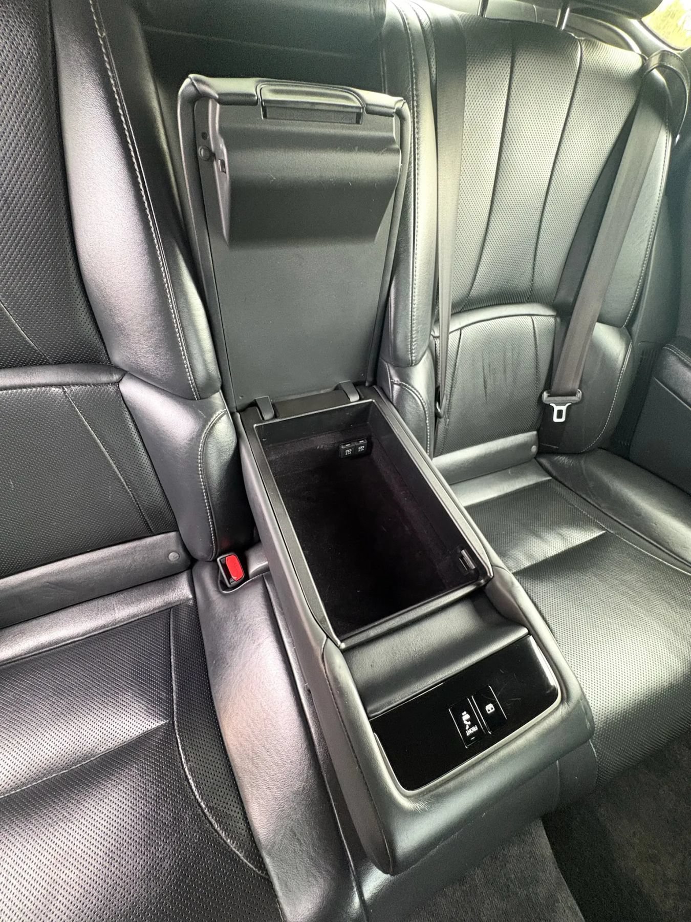 Used 2018 Lexus LS 500h AWD w/ Accessory Package (Z1) image 44