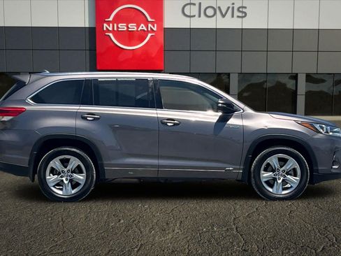 Used 2017 Toyota Highlander Limited w/ Carpet Mat Package AWD/4WD image 9