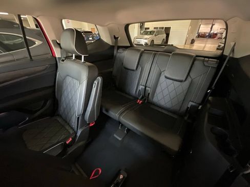 Used 2025 Volkswagen Atlas SEL Premium R-Line AWD/4WD image 22