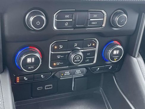 Used 2023 Chevrolet Suburban LT image 13