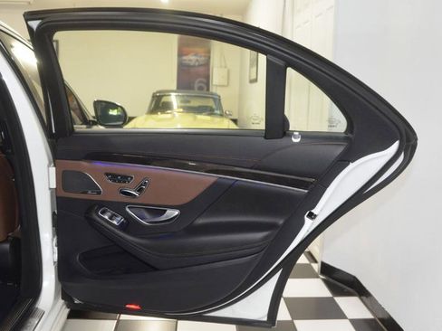 Used 2016 Mercedes-Benz S 550 Sedan image 31
