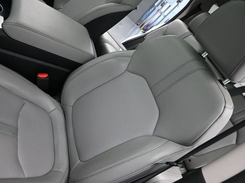 Used 2024 Honda Pilot Touring image 9