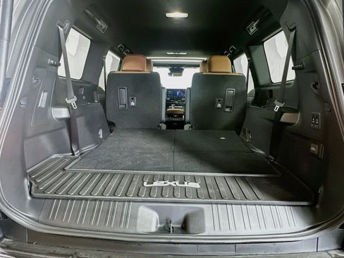 Used 2025 Lexus GX 550 w/ Accessory Package (2T) AWD/4WD image 25