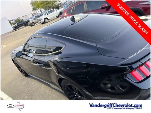Used 2025 Ford Mustang GT RWD image 9