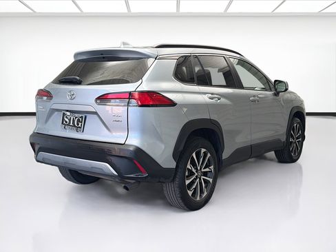 Used 2024 Toyota Corolla Cross XLE image 4