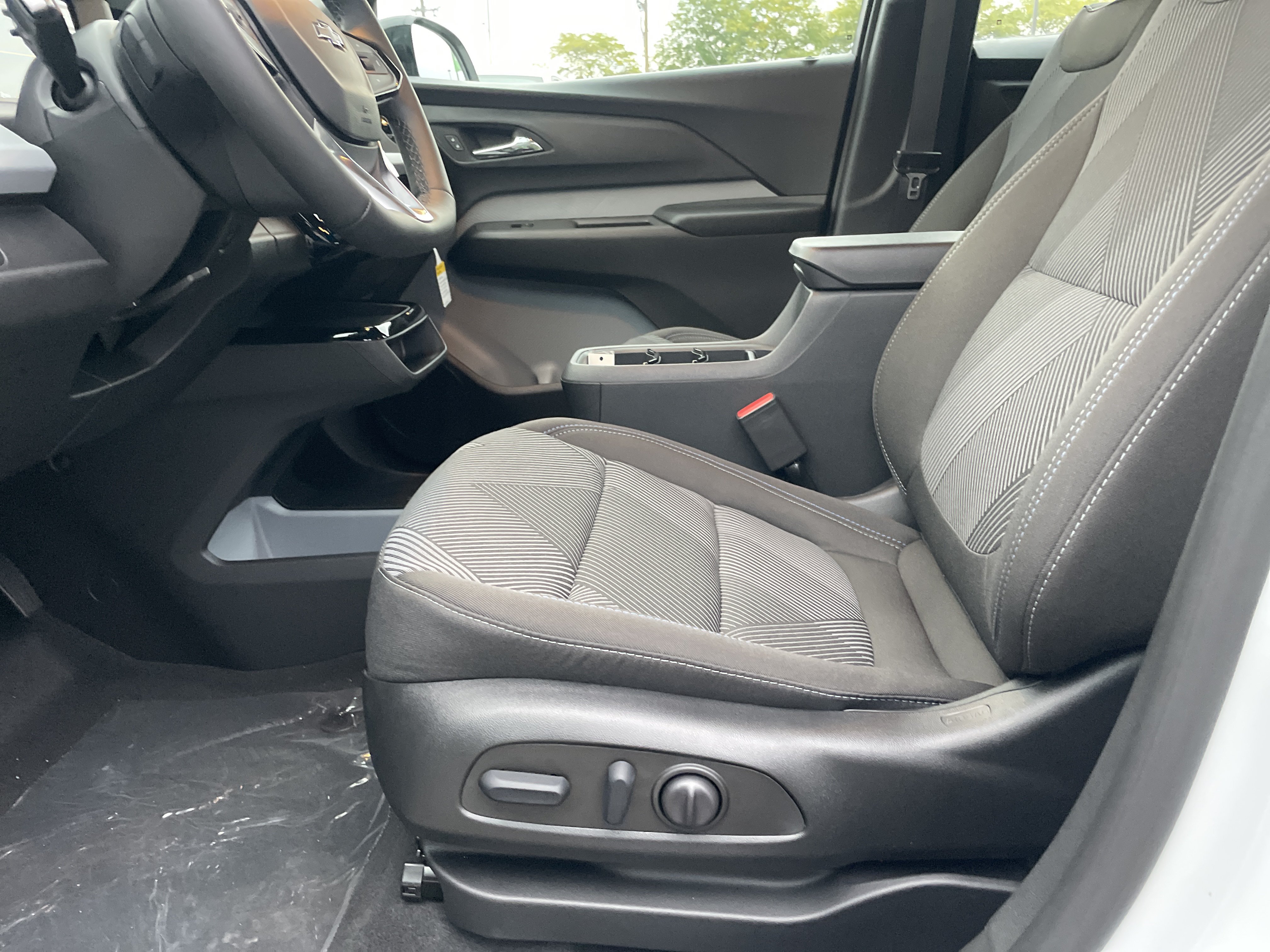 New 2027 Chevrolet Bolt LT w/ Comfort Package FWD image 14