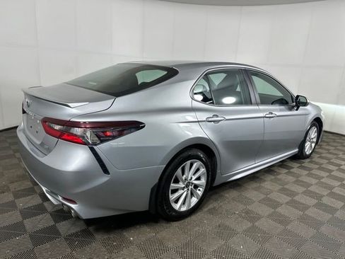 Used 2024 Toyota Camry SE image 3