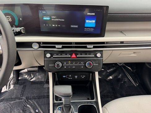 Used 2025 Hyundai Tucson SE image 24