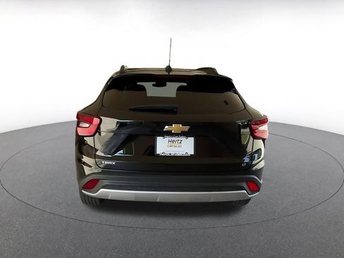 Used 2025 Chevrolet Trax LT FWD image 12