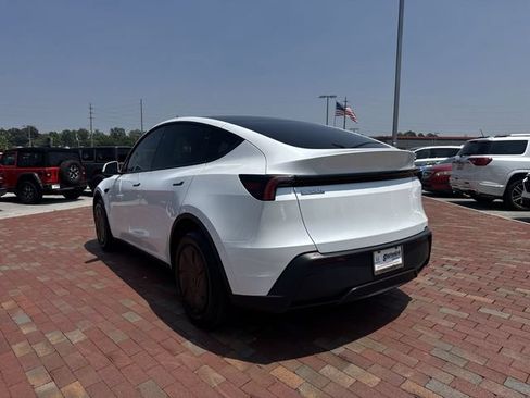 Used 2026 Tesla Model Y 2WD image 34