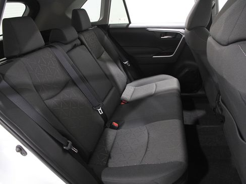 Used 2022 Toyota RAV4 XLE image 20