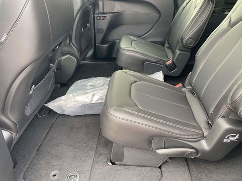 New 2026 Chrysler Pacifica Select image 34