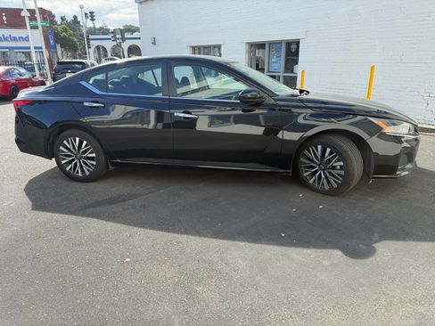 Used 2023 Nissan Altima 2.5 SV image 7