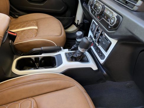 Used 2025 Jeep Wrangler Sport S AWD/4WD image 24