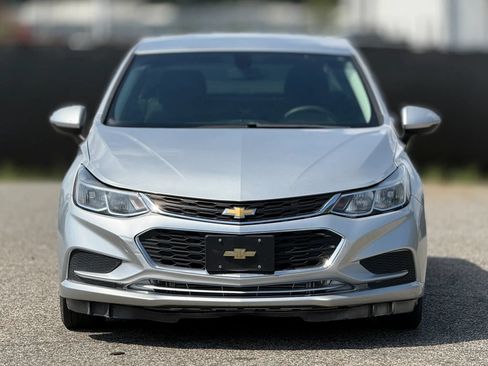 Used 2018 Chevrolet Cruze LS FWD image 5