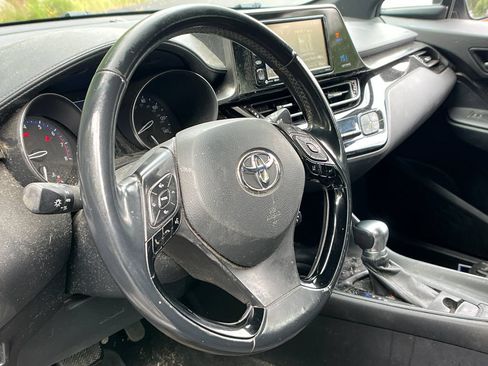 Used 2018 Toyota C-HR XLE FWD image 9