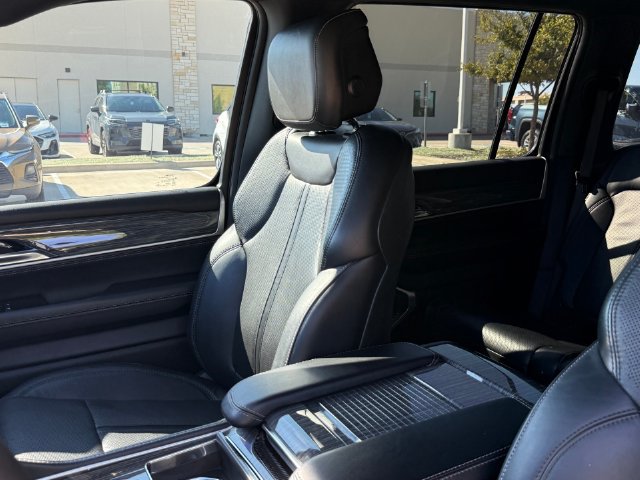 Used 2022 Jeep Wagoneer Series II RWD image 16