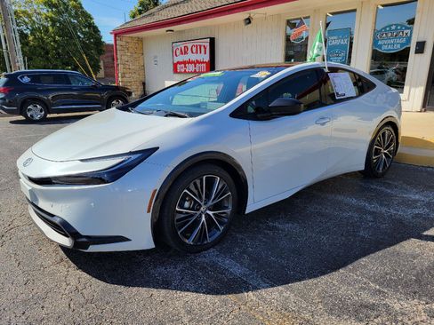 Used 2024 Toyota Prius Limited w/ Limited Premium Package FWD image 3