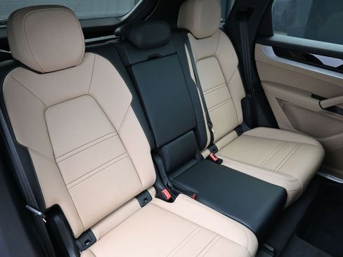 Certified 2026 Porsche Cayenne AWD/4WD image 25