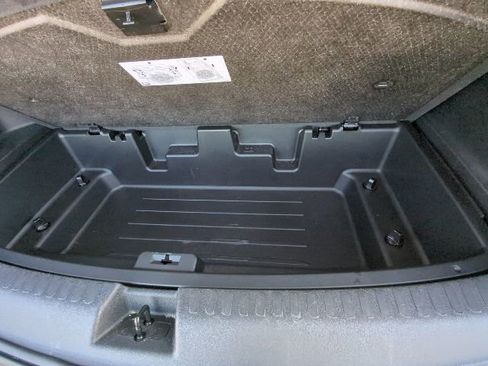 Used 2025 Chevrolet Traverse LT image 14