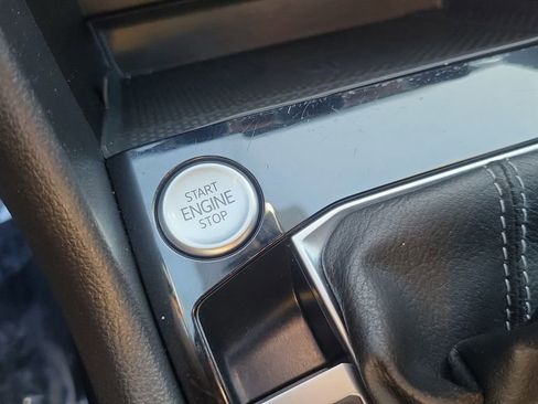 Used 2022 Volkswagen Taos SEL w/ Panoramic Sunroof Package image 25