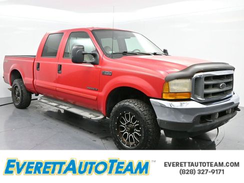 Used 2001 Ford F250 Lariat image 1