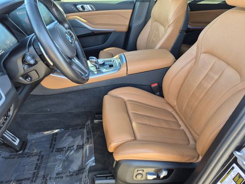 Used 2021 BMW X5 xDrive40i w/ M Sport Package image 16